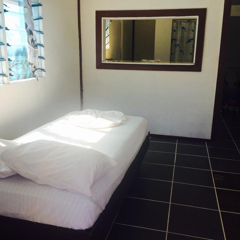 Vacations Beach Fale Hotel Manase Стая снимка