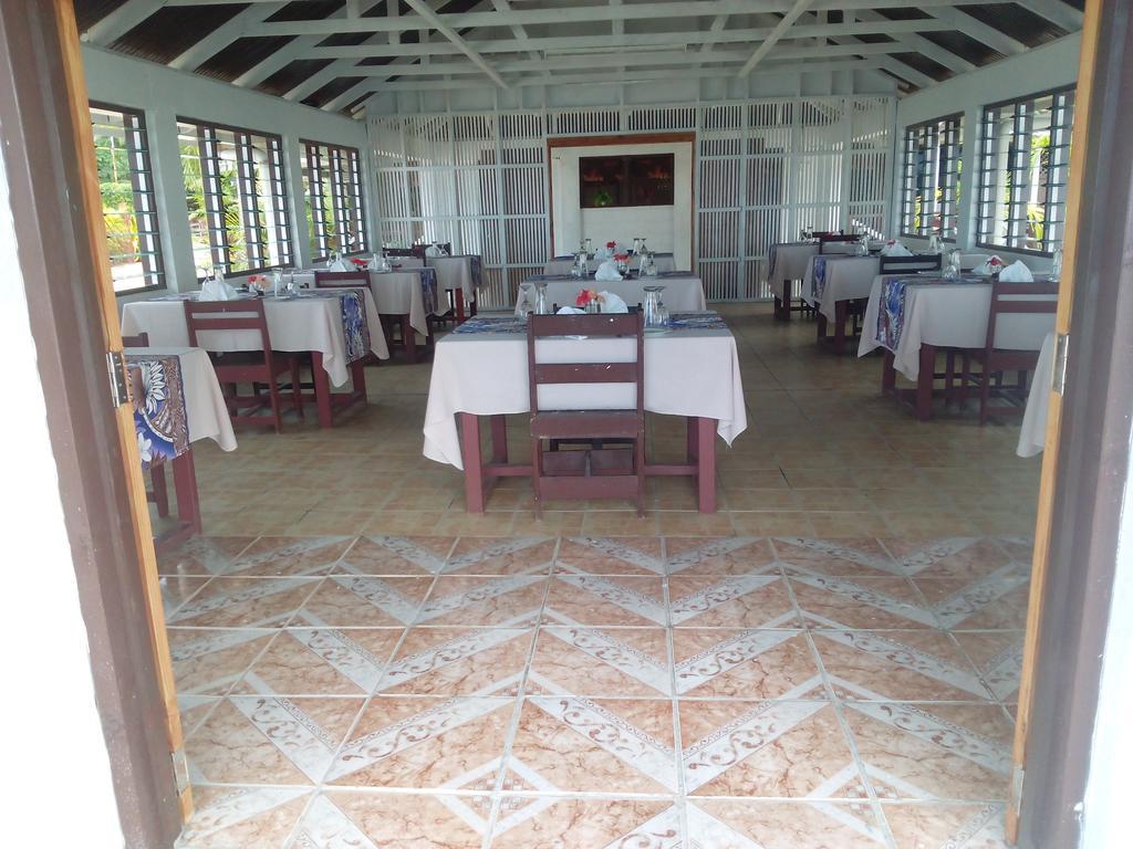 Vacations Beach Fale Hotel Manase Екстериор снимка