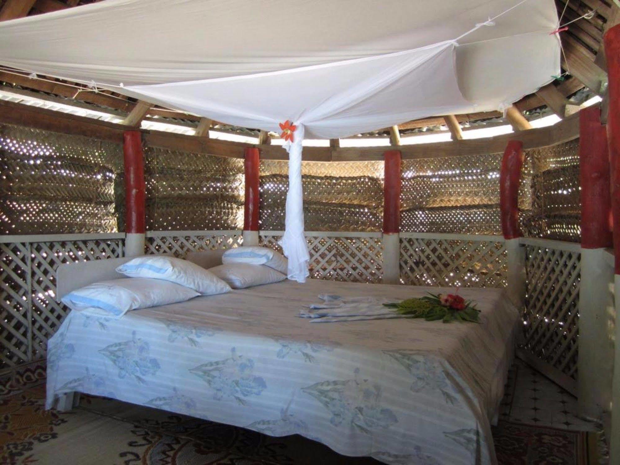 Vacations Beach Fale Hotel Manase Екстериор снимка
