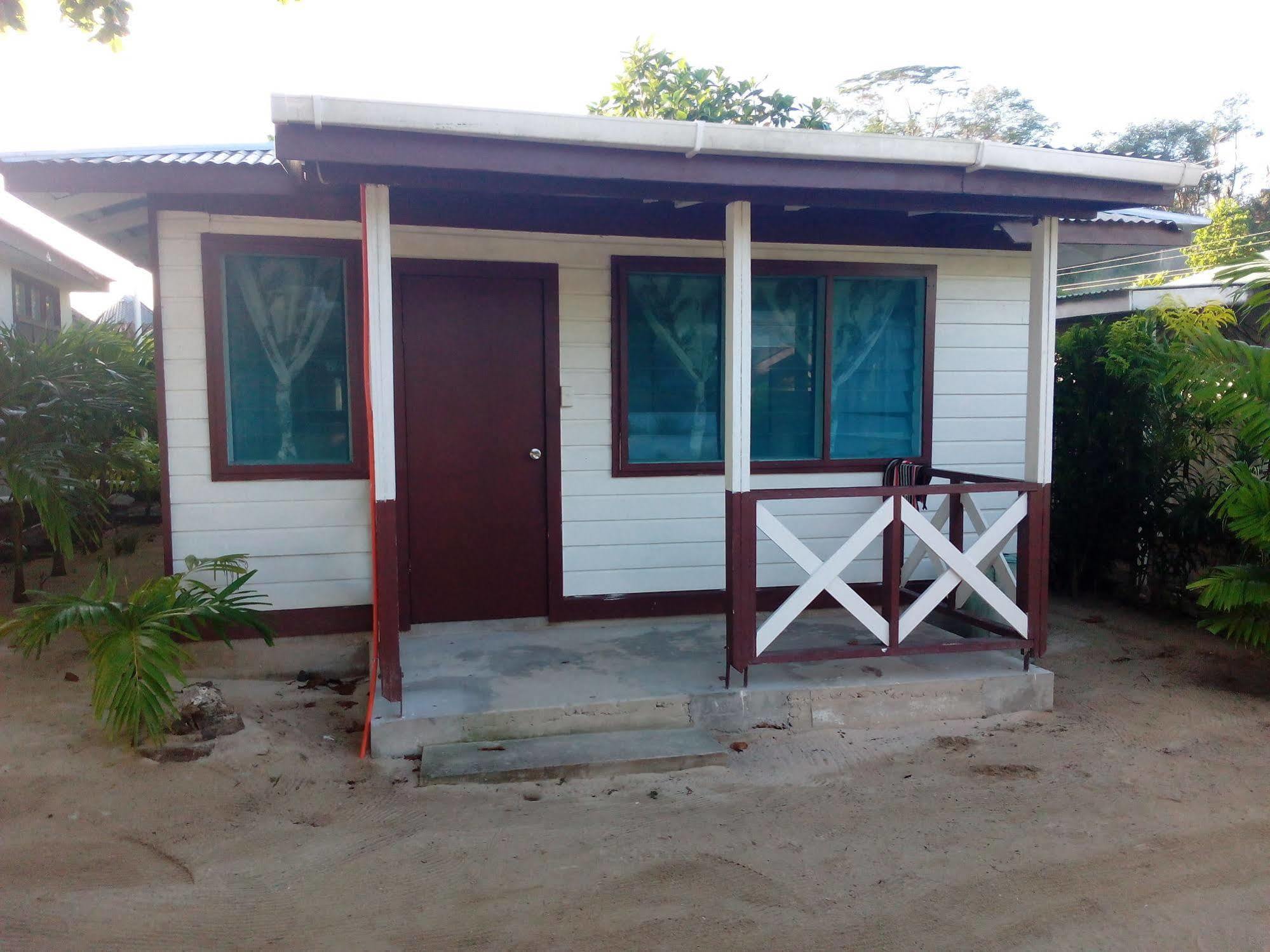 Vacations Beach Fale Hotel Manase Екстериор снимка